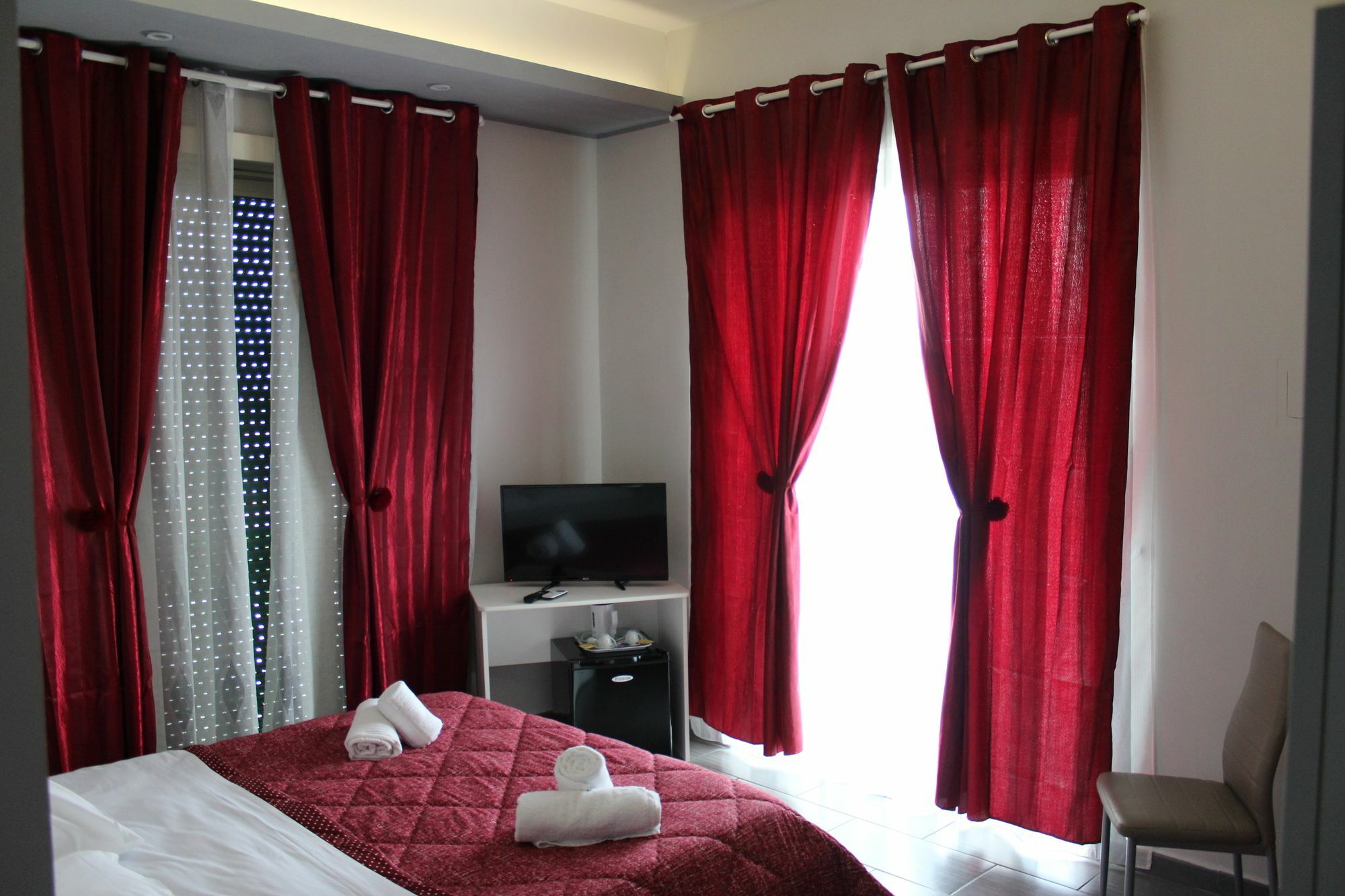 Paradise 4*