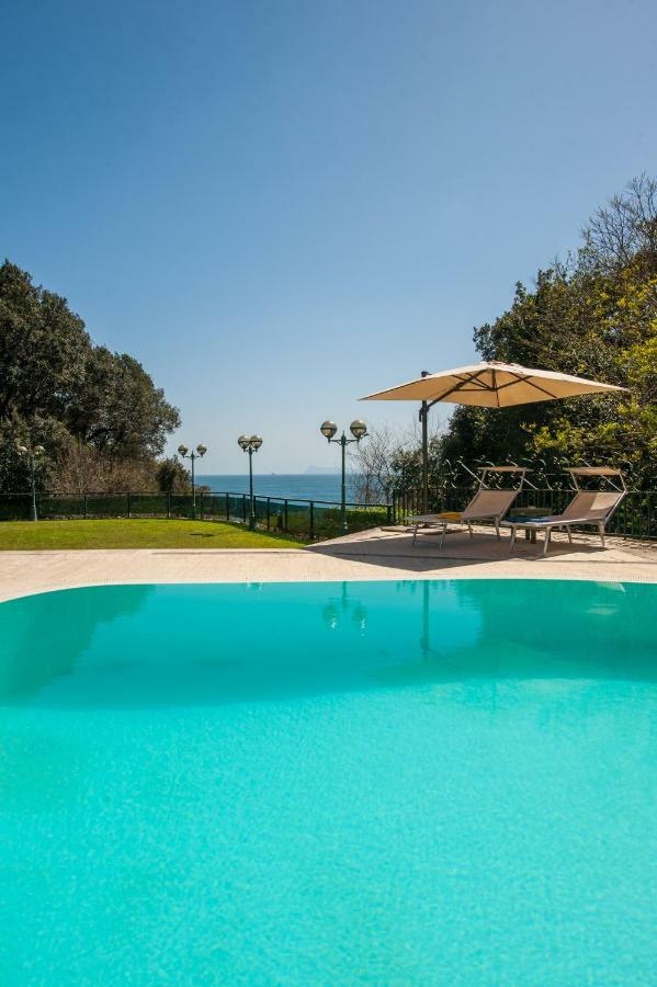 Holidays Family - Pool In Front Of Capri