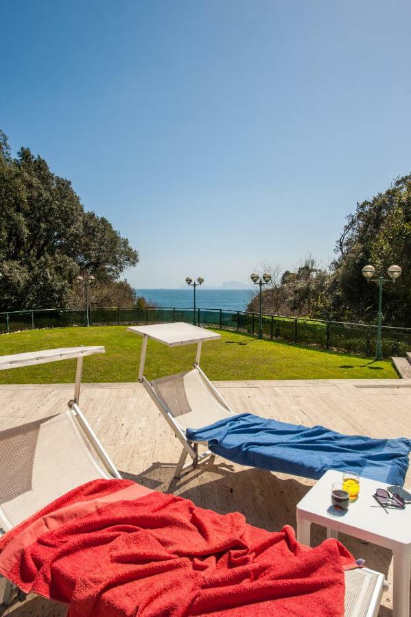 Holidays Family - Pool In Front Of Capri Apartment *
