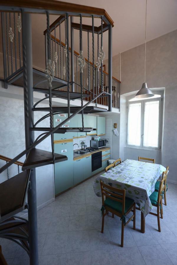 Laura House * Naples
