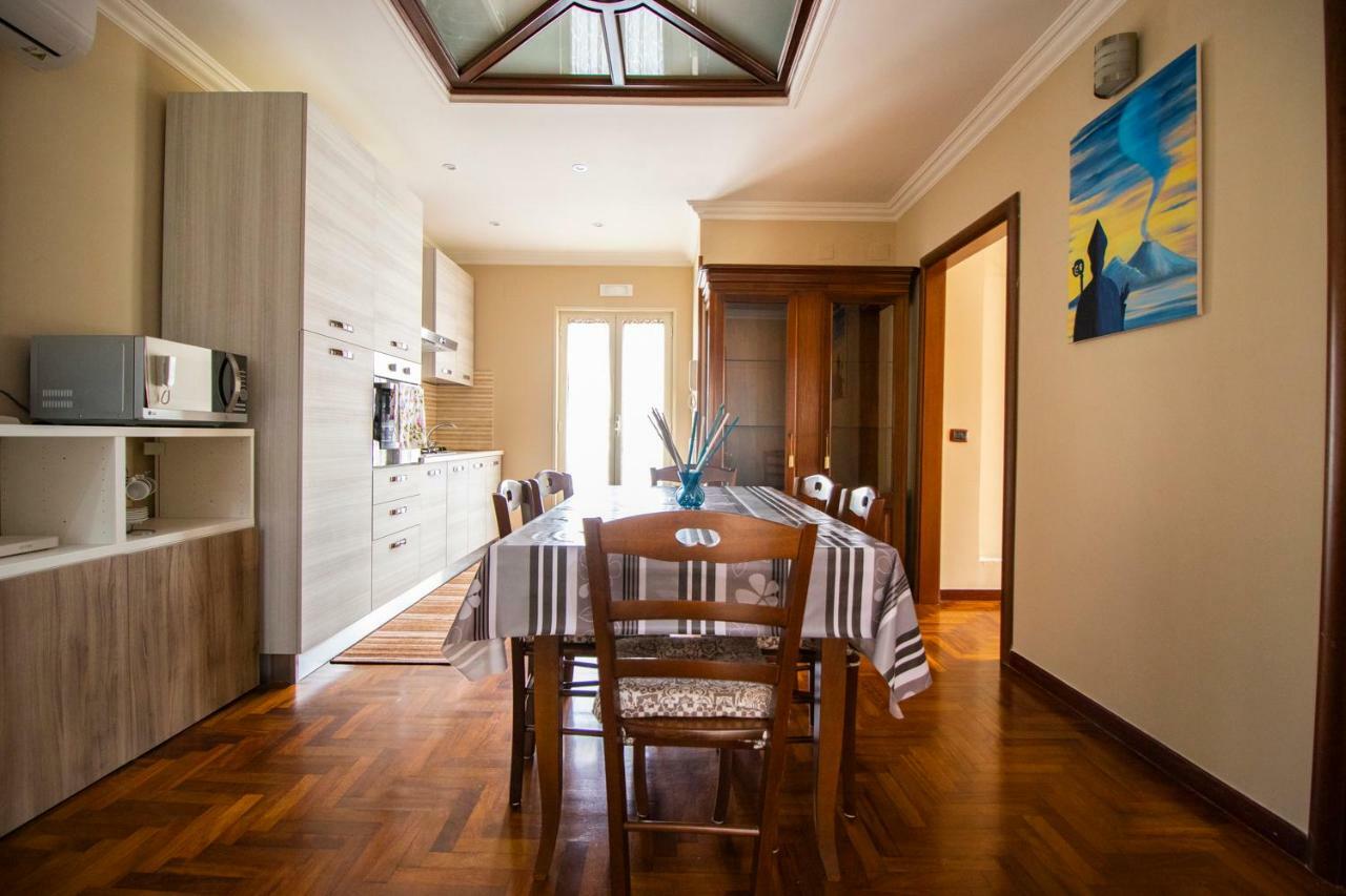 Sky-terrace In Central Station, 3 Bedrooms Naples