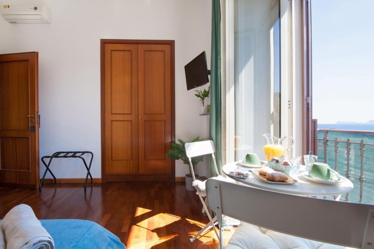 Bed & Breakfast Napolicentro Mare - Sea View & 2*