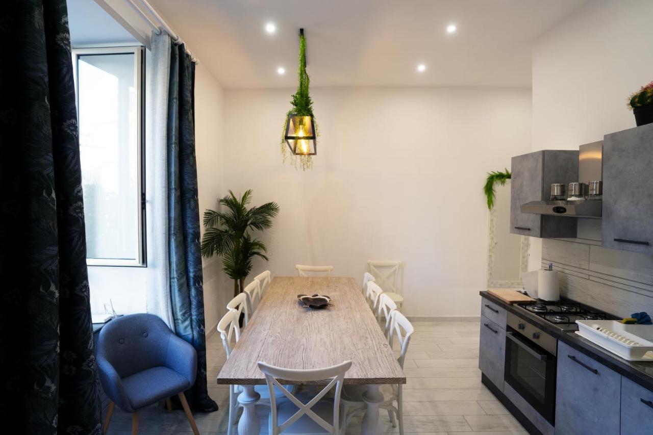 Central Monkey House Apartment Naples