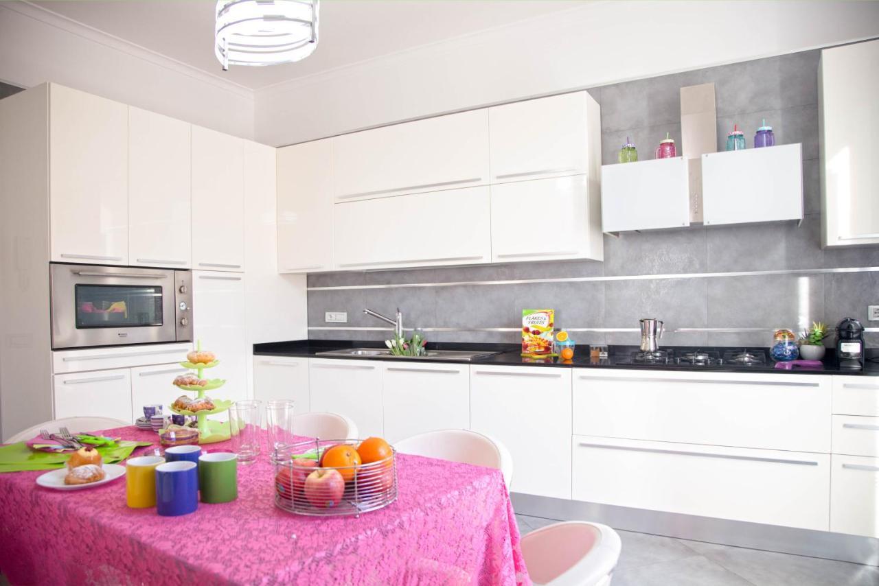 Ferdinando Arthouse Oversized Modern - By Gocce Team Apartment *