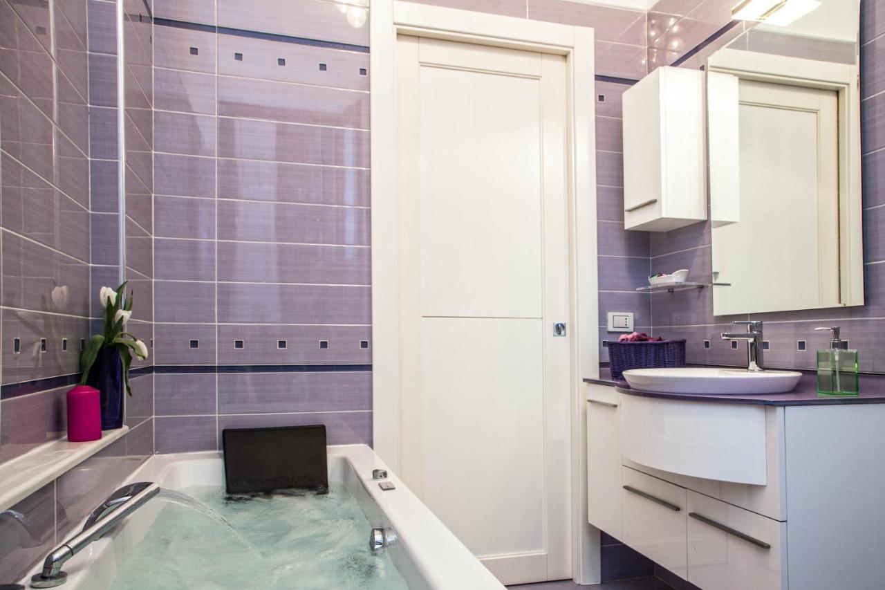 Ferdinando Arthouse Oversized Modern - By Gocce Team Apartment