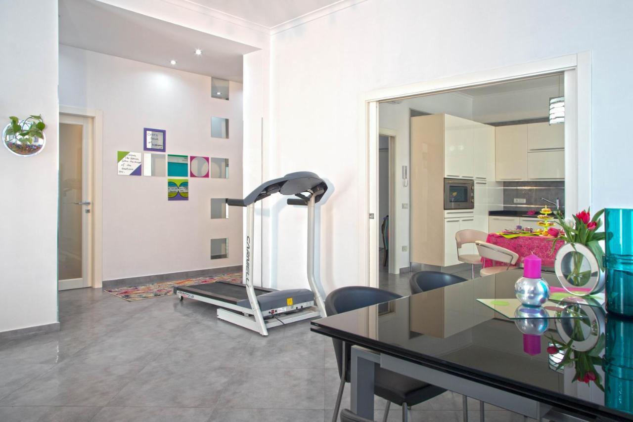 Ferdinando Arthouse Oversized Modern - By Gocce Team Apartment *