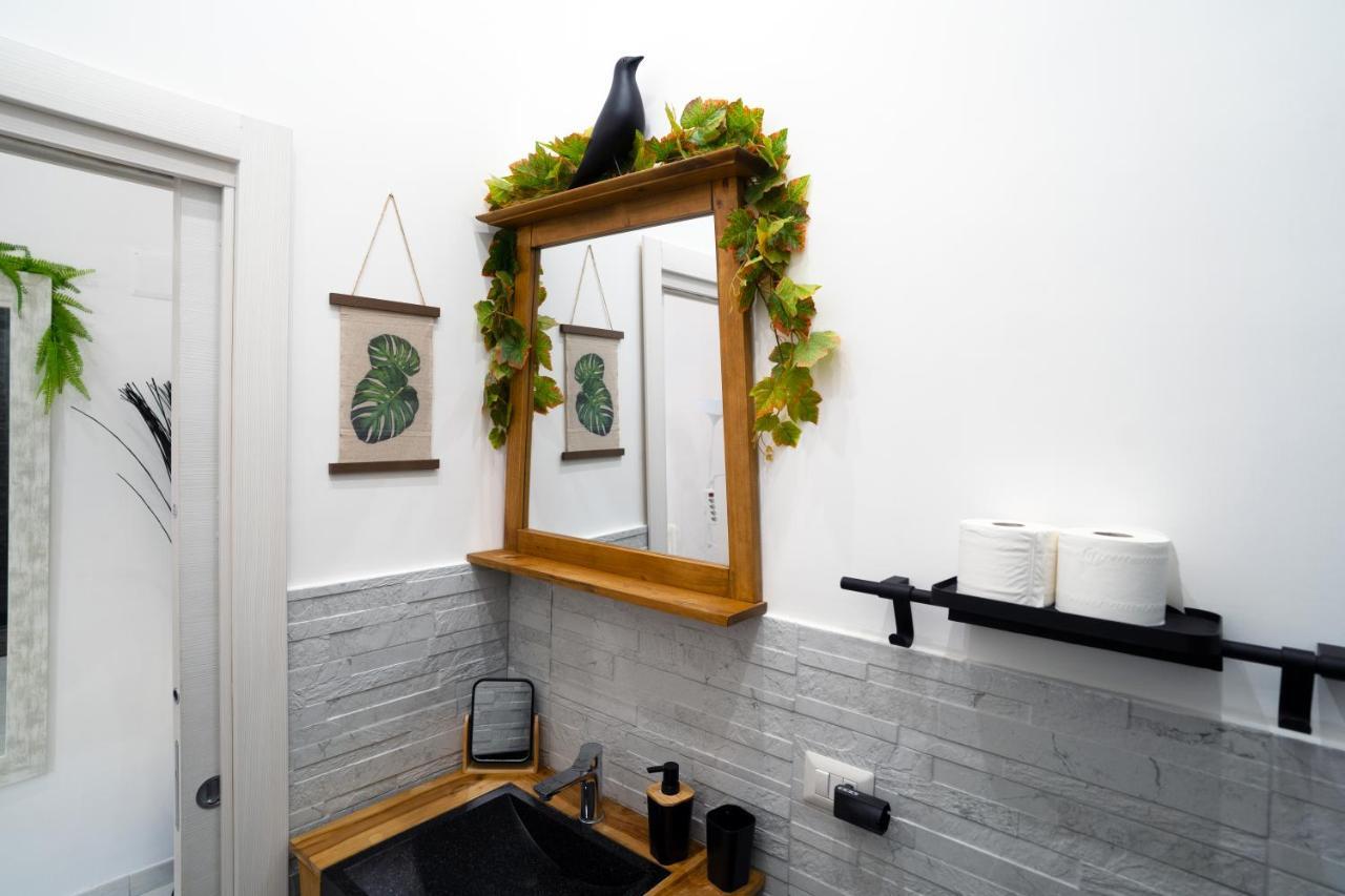 Central Monkey House Apartment Naples